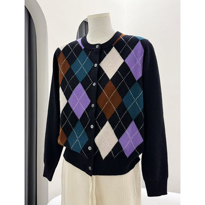 Diamond grid contrasting round neck sweater