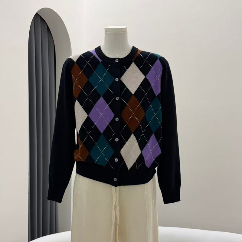 Diamond grid contrasting round neck sweater