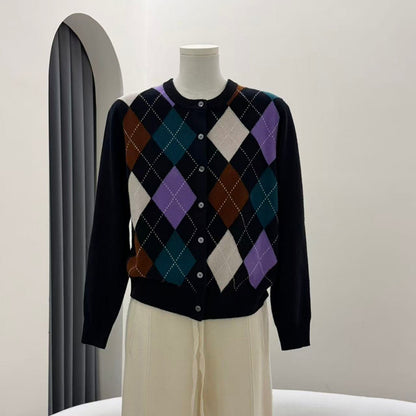 Diamond grid contrasting round neck sweater