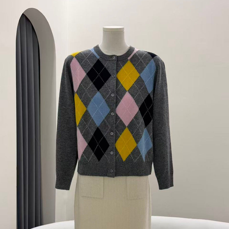Diamond grid contrasting round neck sweater