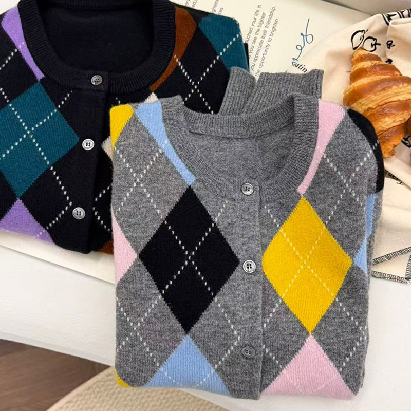 Diamond grid contrasting round neck sweater