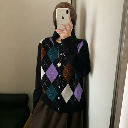Diamond grid contrasting round neck sweater