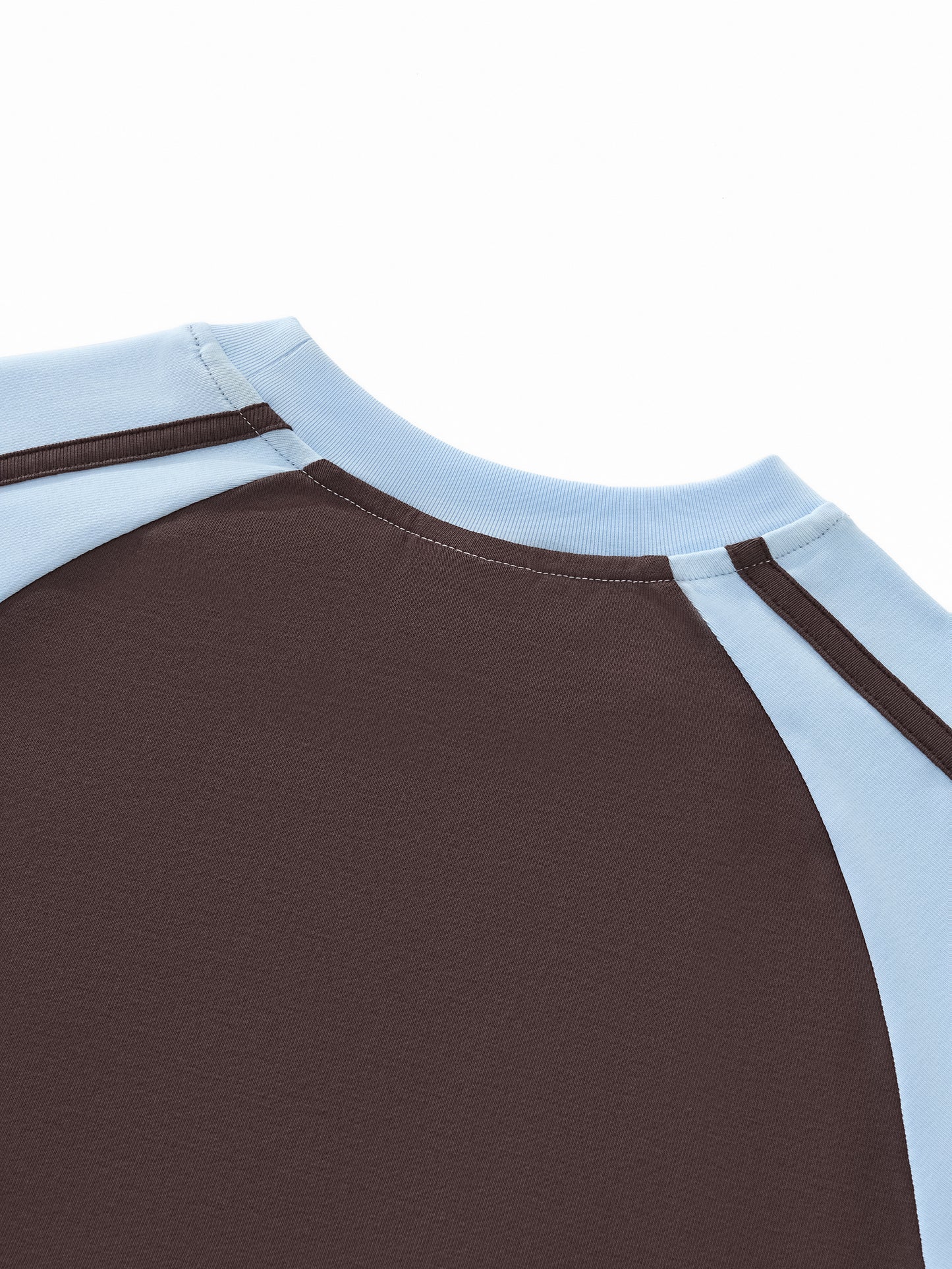 ODMPOD contrast stripes bodycon raglan sleeve t-shirt displayed on a model, showcasing modern casual style and fitted design.